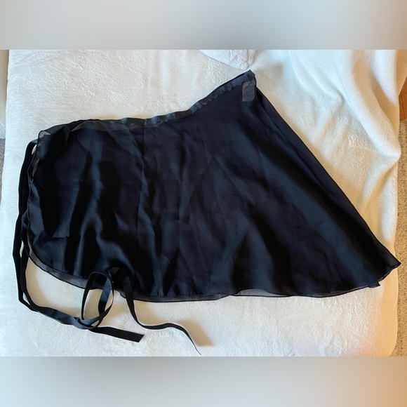 Capezio Black Dance Skirt - Picture 1 of 3